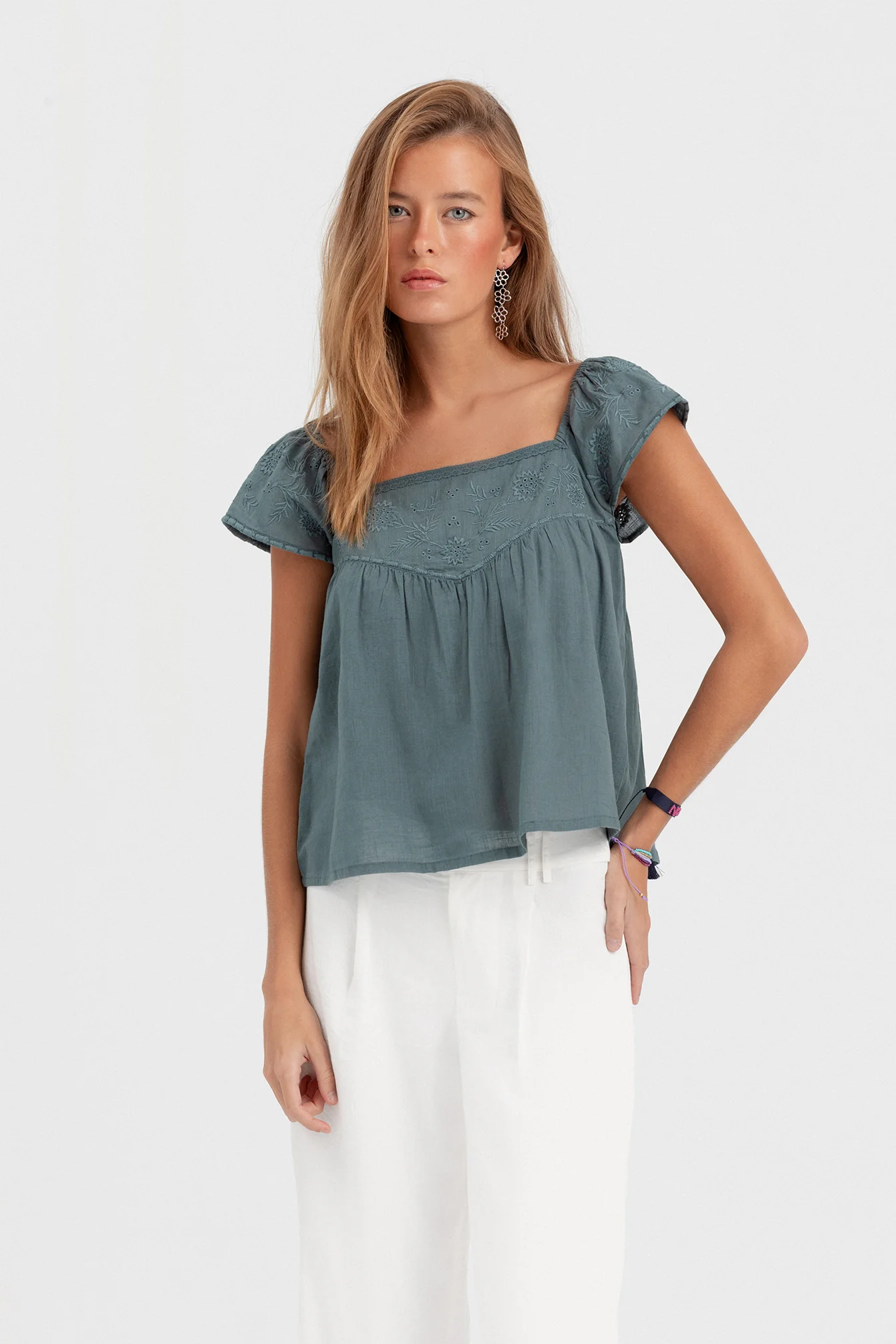 BLUSA FLUIDA DETALLE BORDADO - Image 4