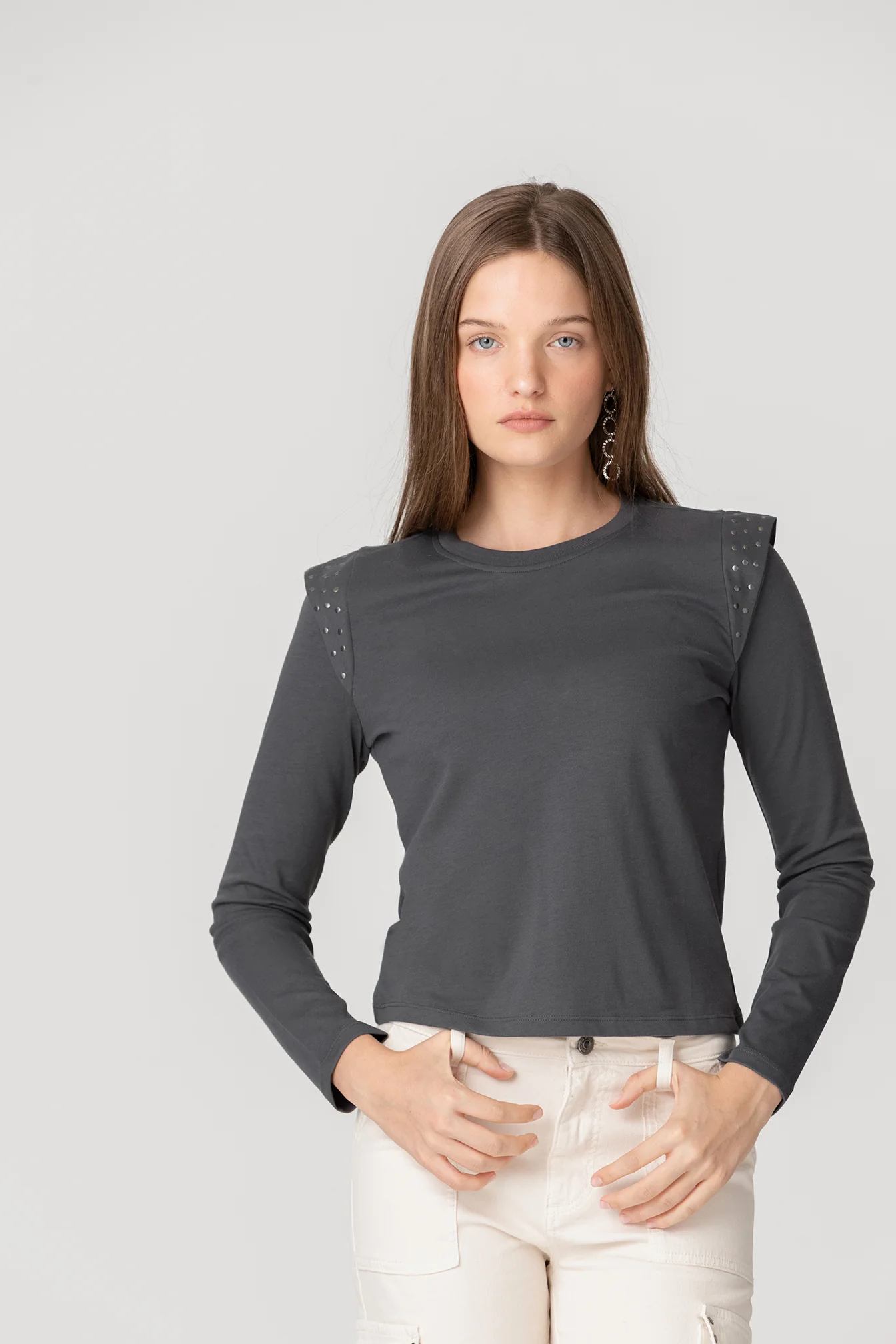 CAMISETA HOMBRO TACHAS - Image 5