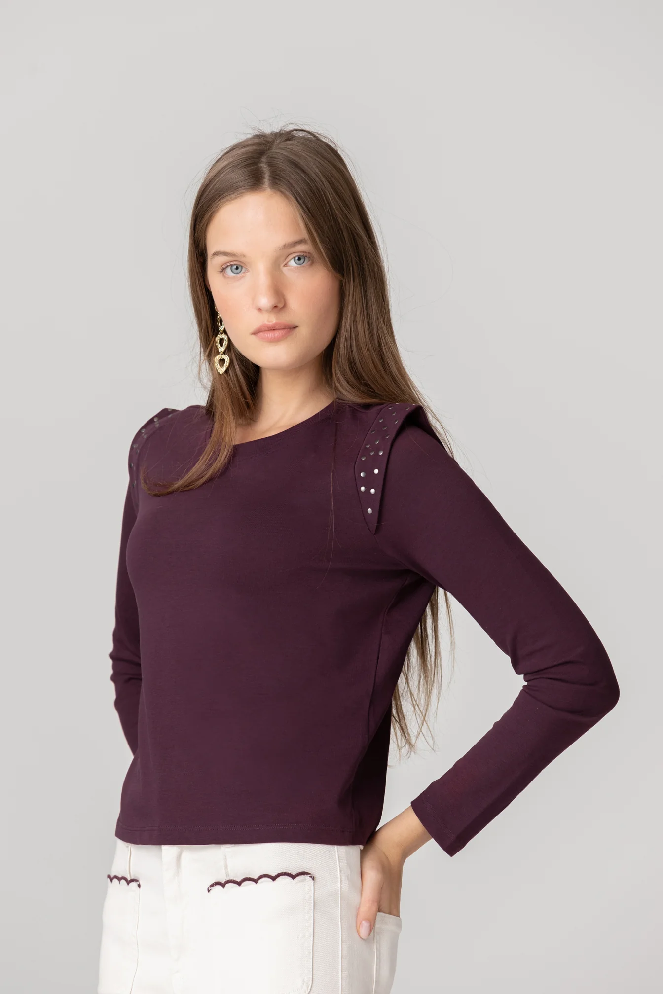 CAMISETA HOMBRO TACHAS - Image 11