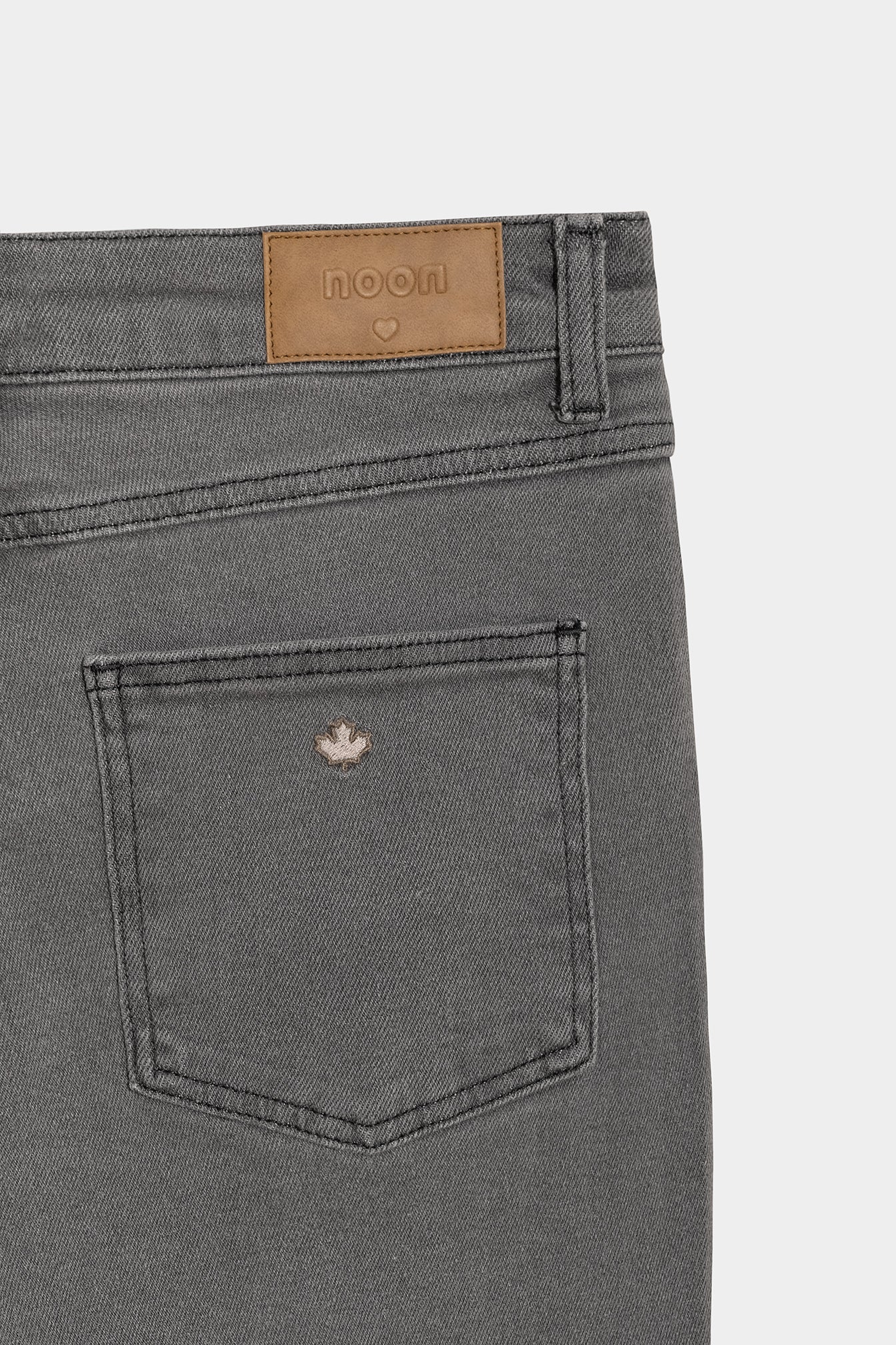 JEANS BORDADO FLORES TACHAS - Image 6