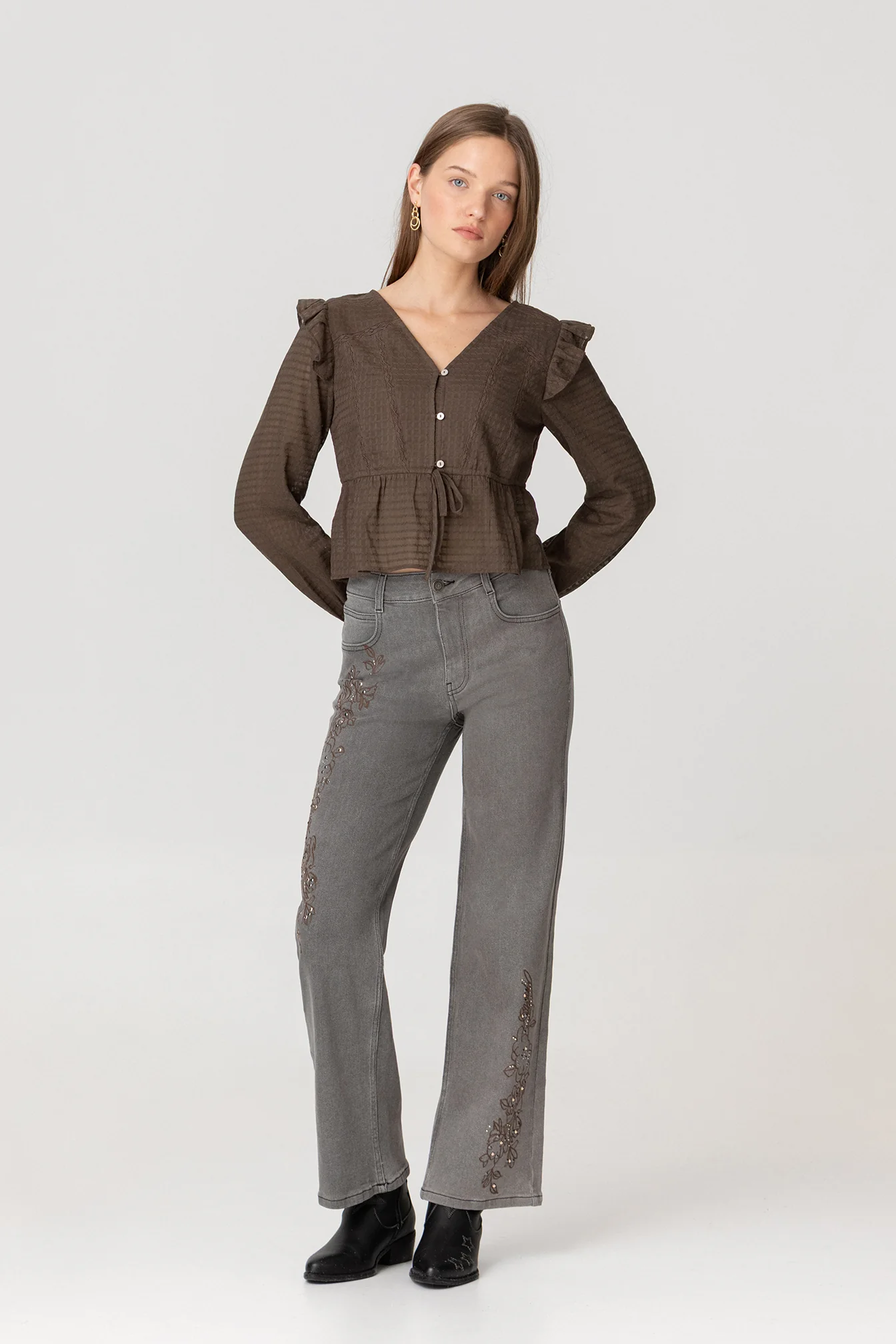 JEANS BORDADO FLORES TACHAS - Image 8