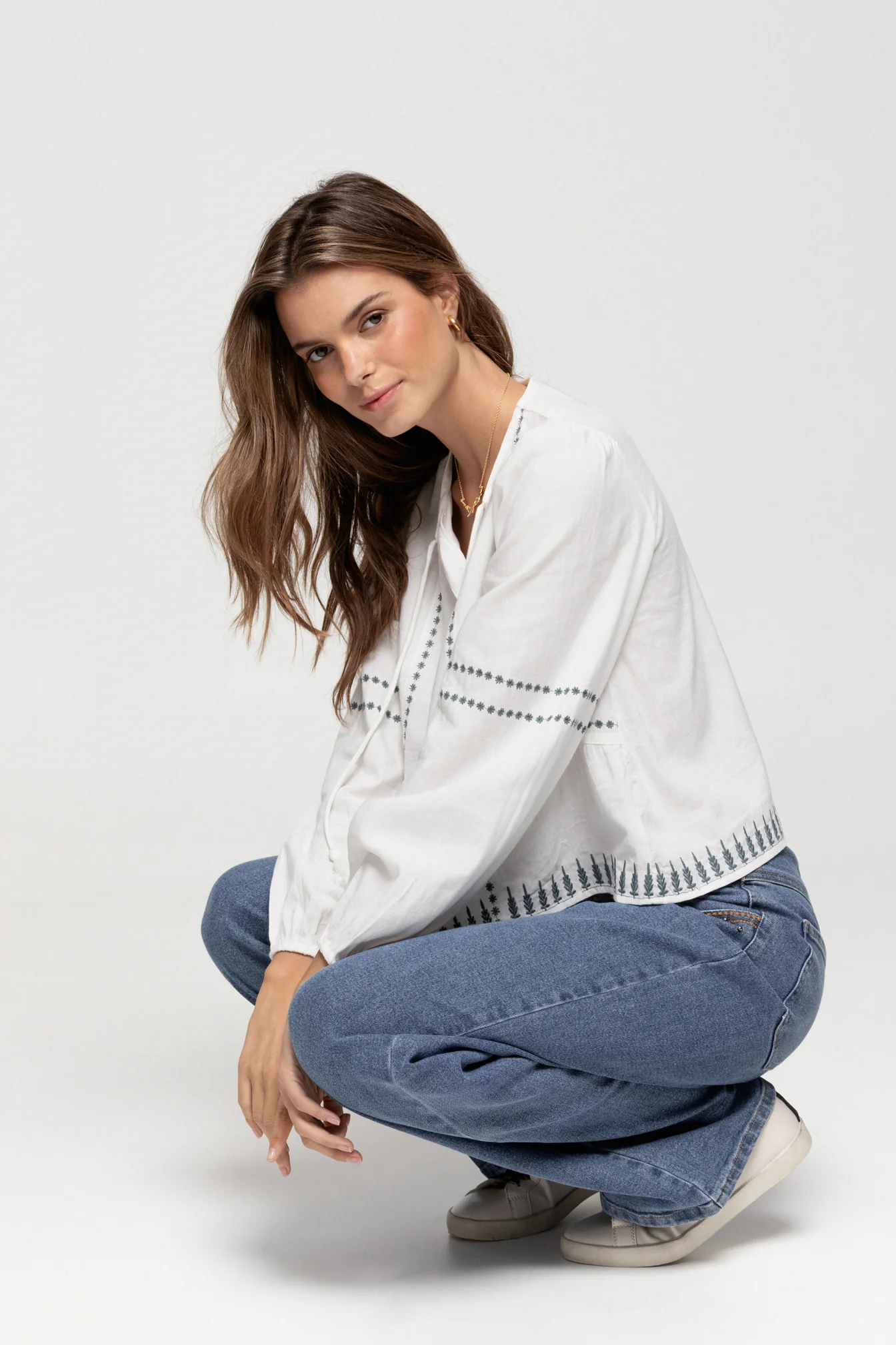 JEANS CANESU BORDADO TACHAS - Image 9