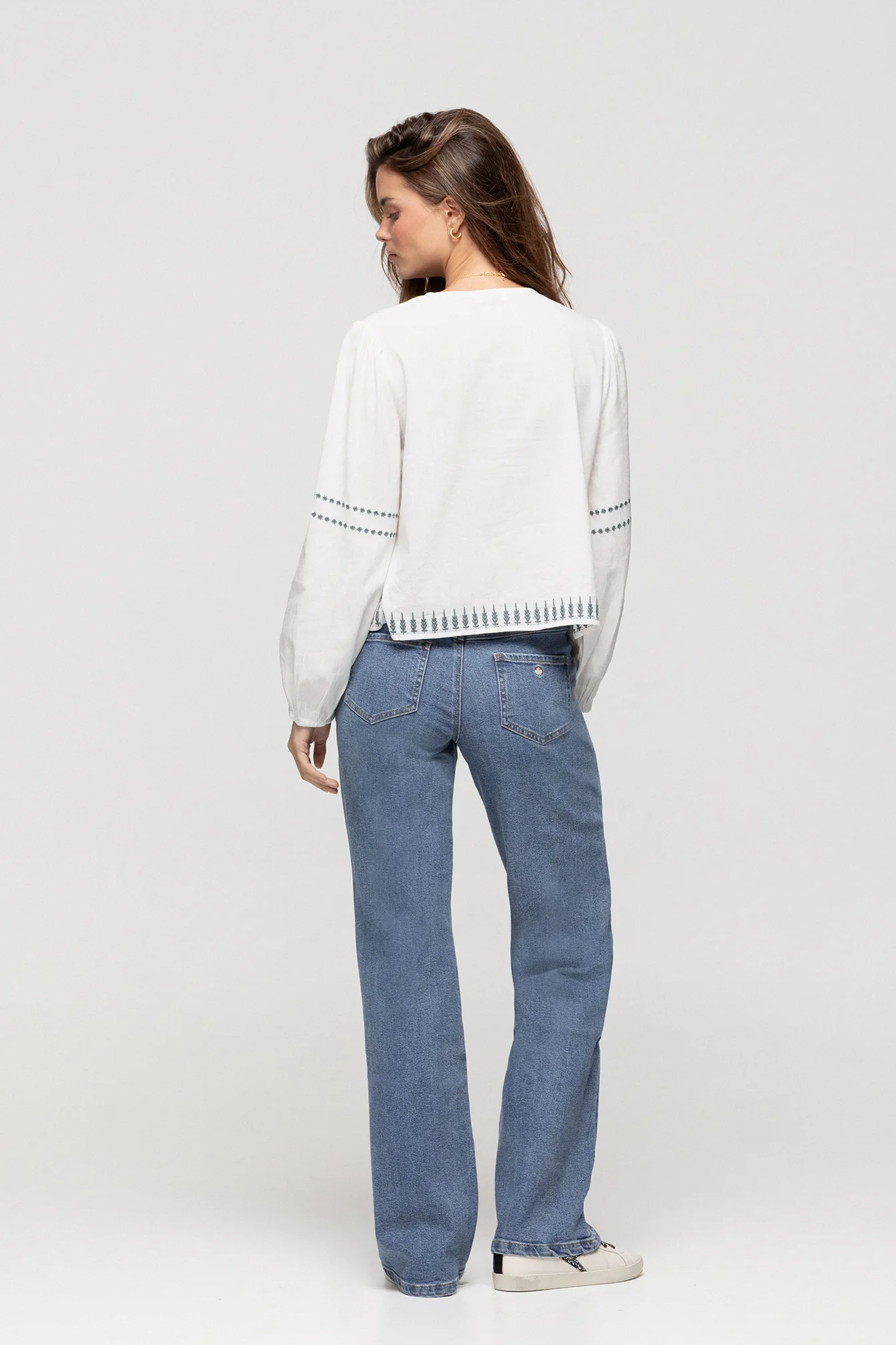 JEANS CANESU BORDADO TACHAS - Image 7