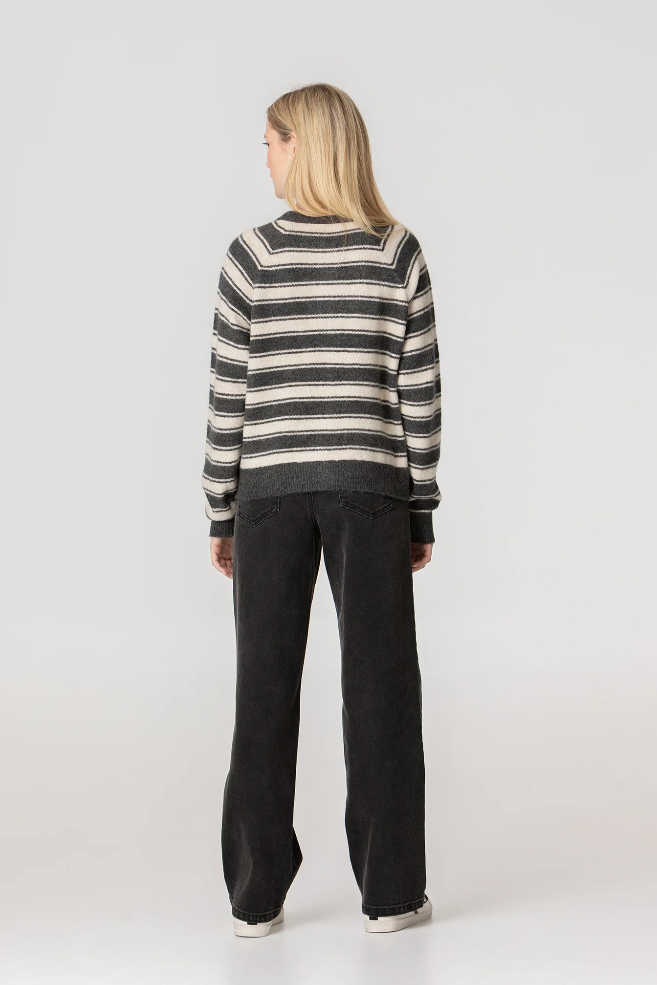 JEANS CORTES TACHUELAS EYELETS - Image 10