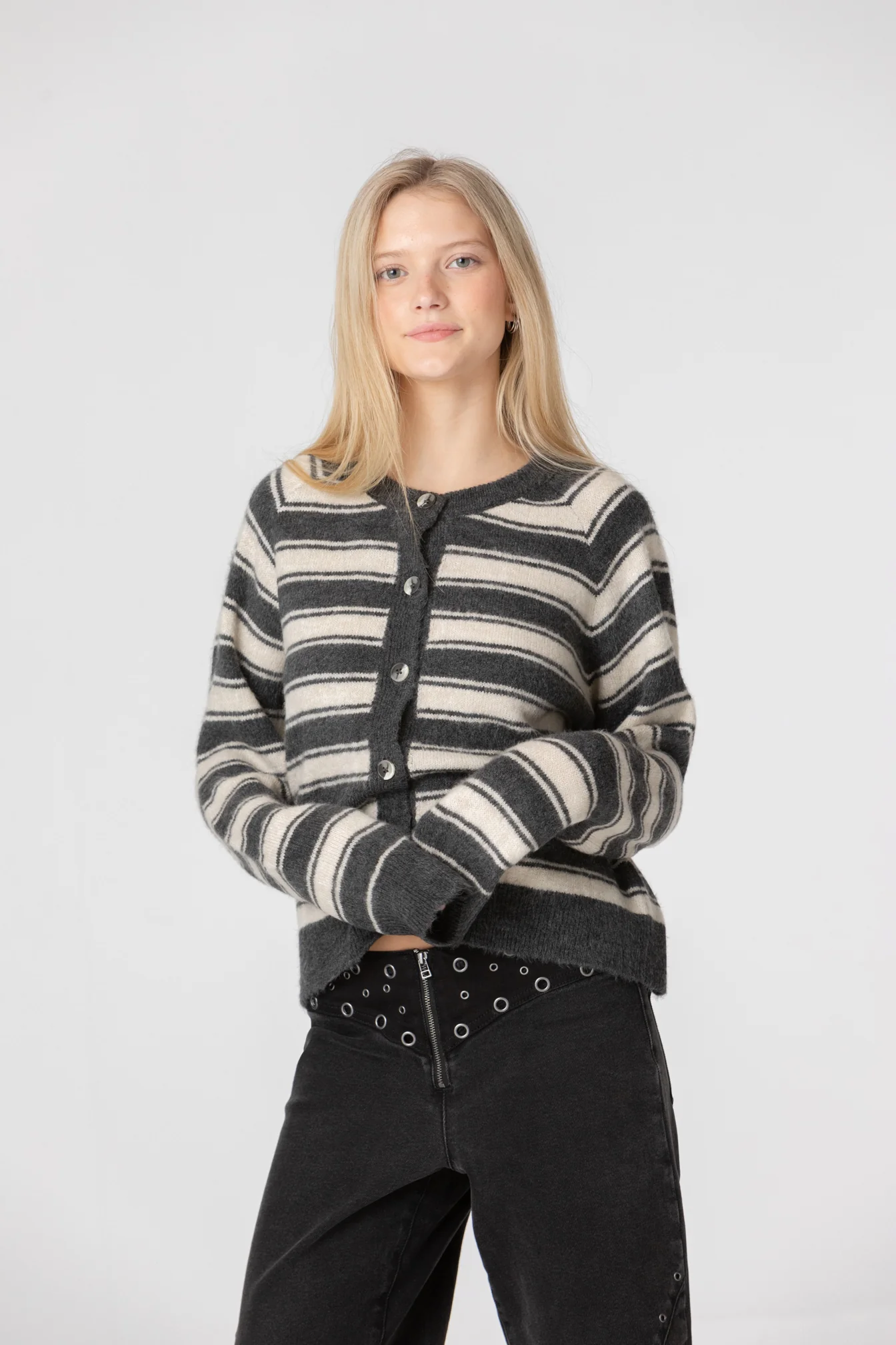JEANS CORTES TACHUELAS EYELETS - Image 11