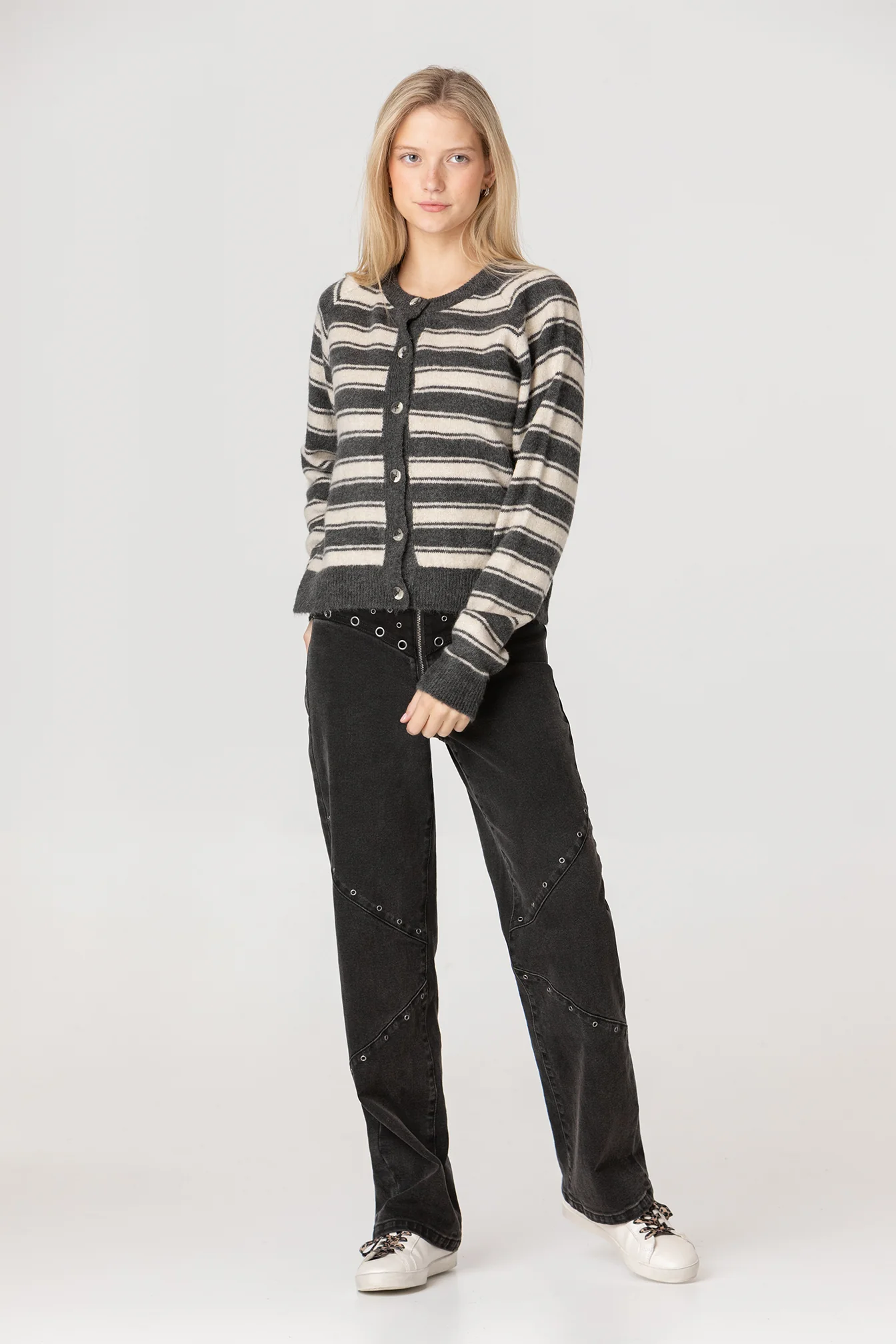 JEANS CORTES TACHUELAS EYELETS - Image 9