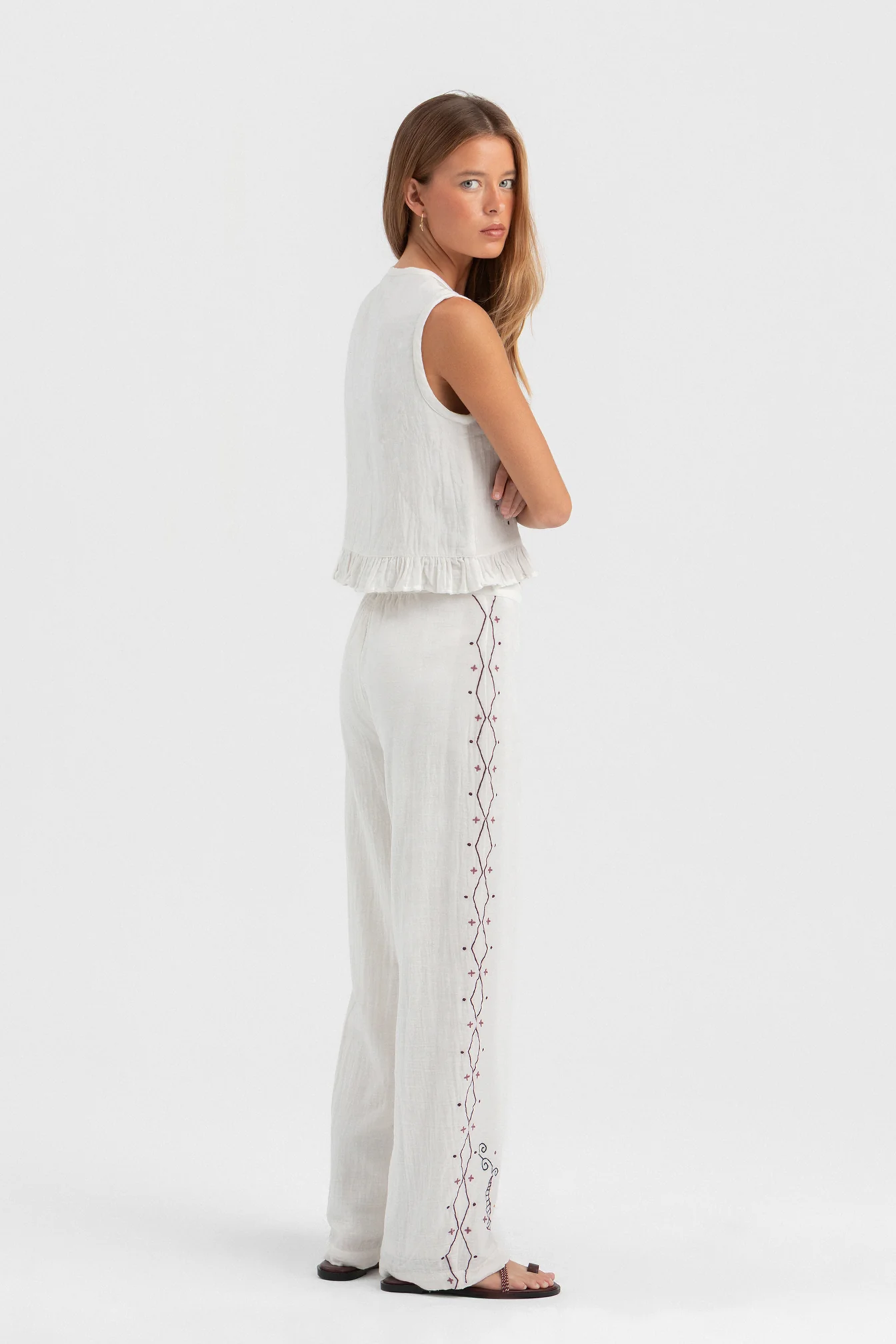 PANTALON FLORES BORDADAS - Image 11