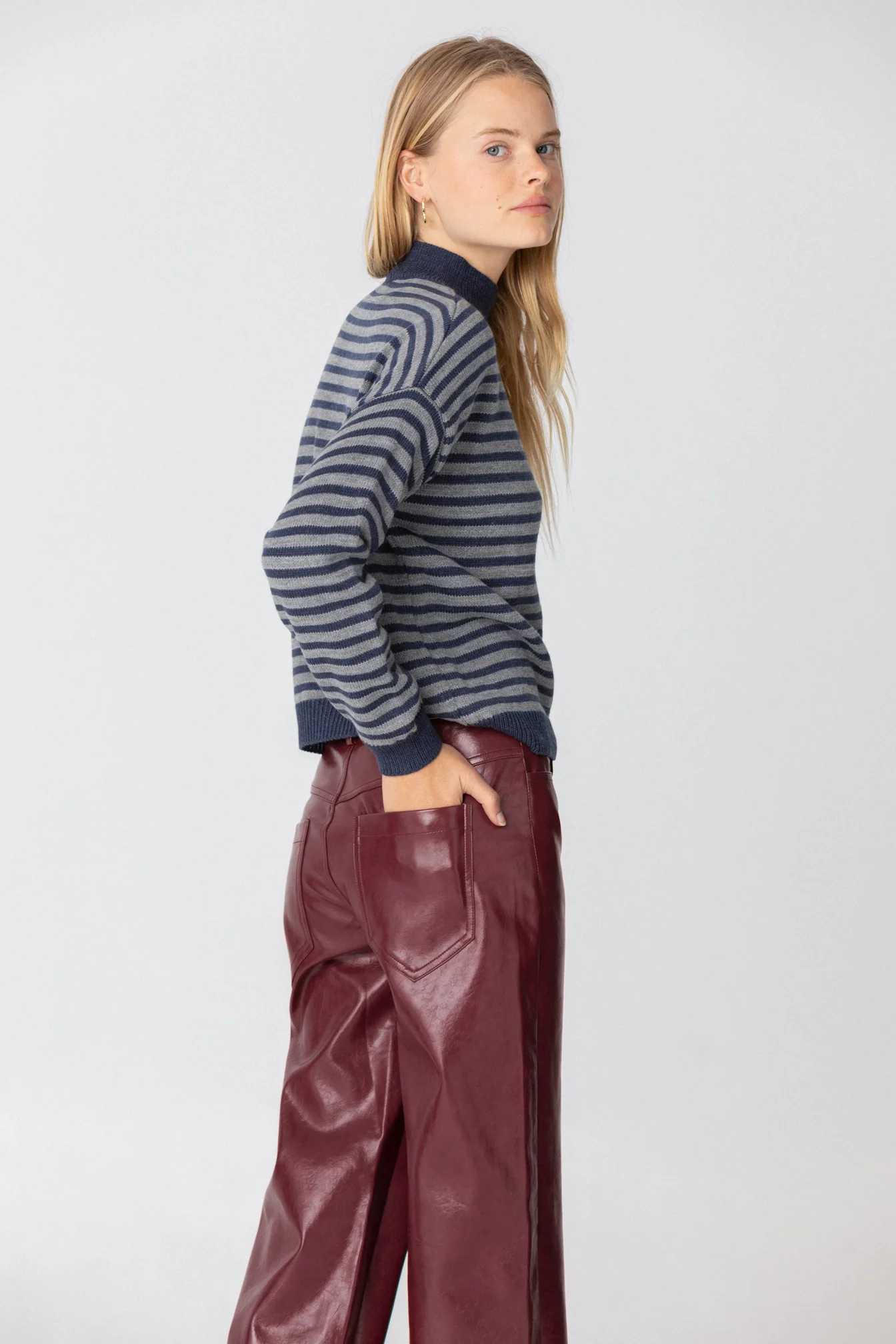 PANTALON RECTO EFECTO PIEL - Image 7