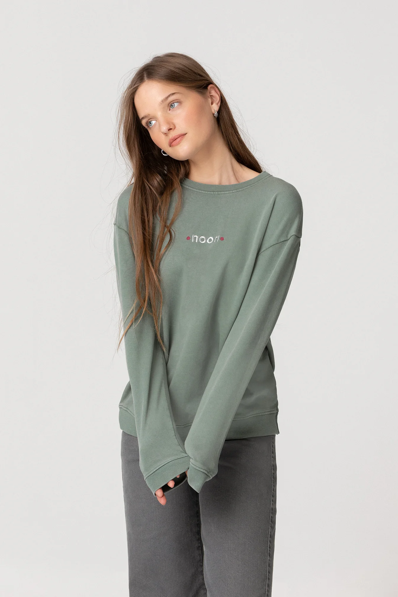 SUDADERA SIN CAPUCHA PRINT ESPALDA FLOR - Image 4