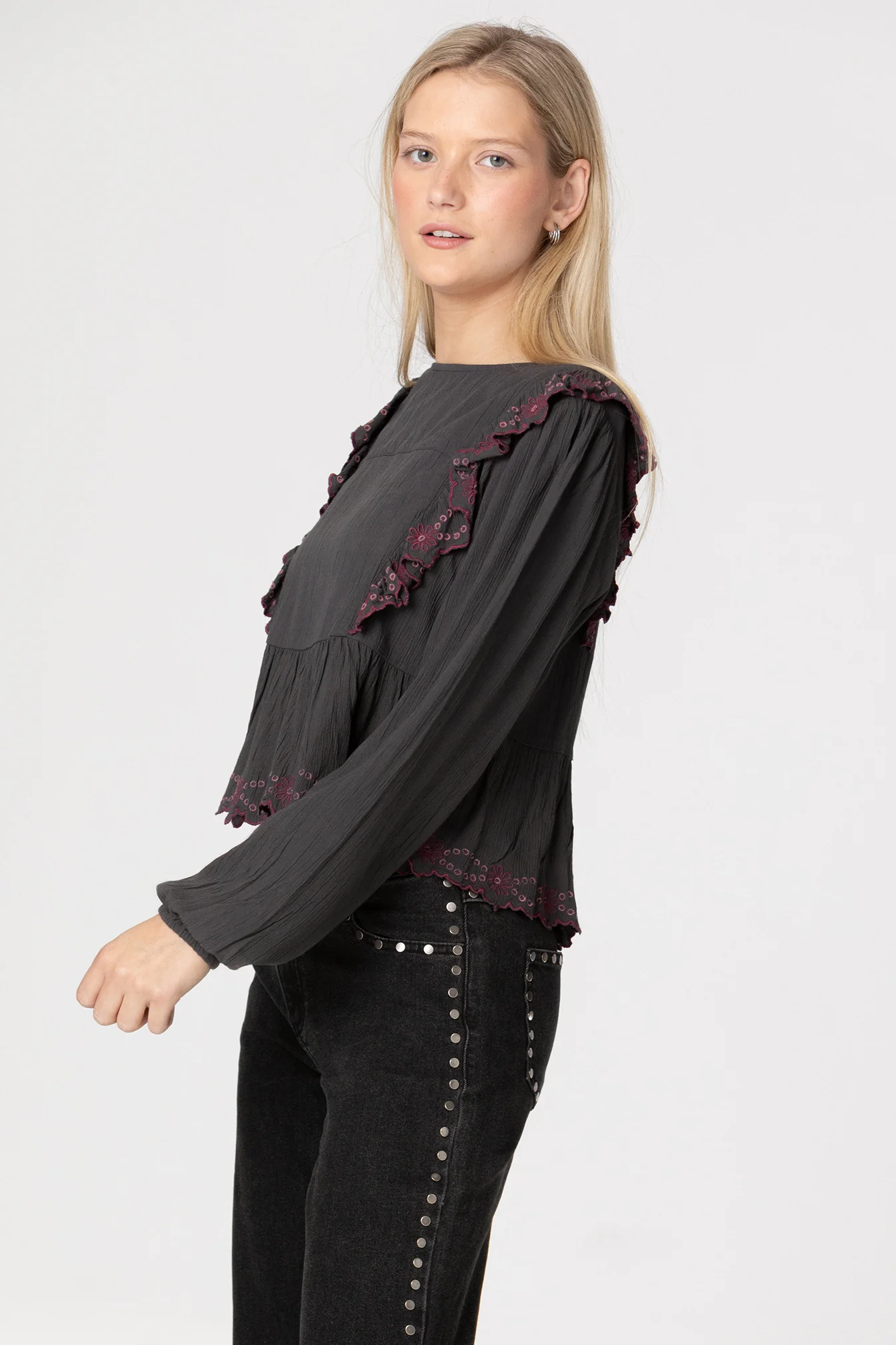 TOP VOLANTES BORDADO - Image 4