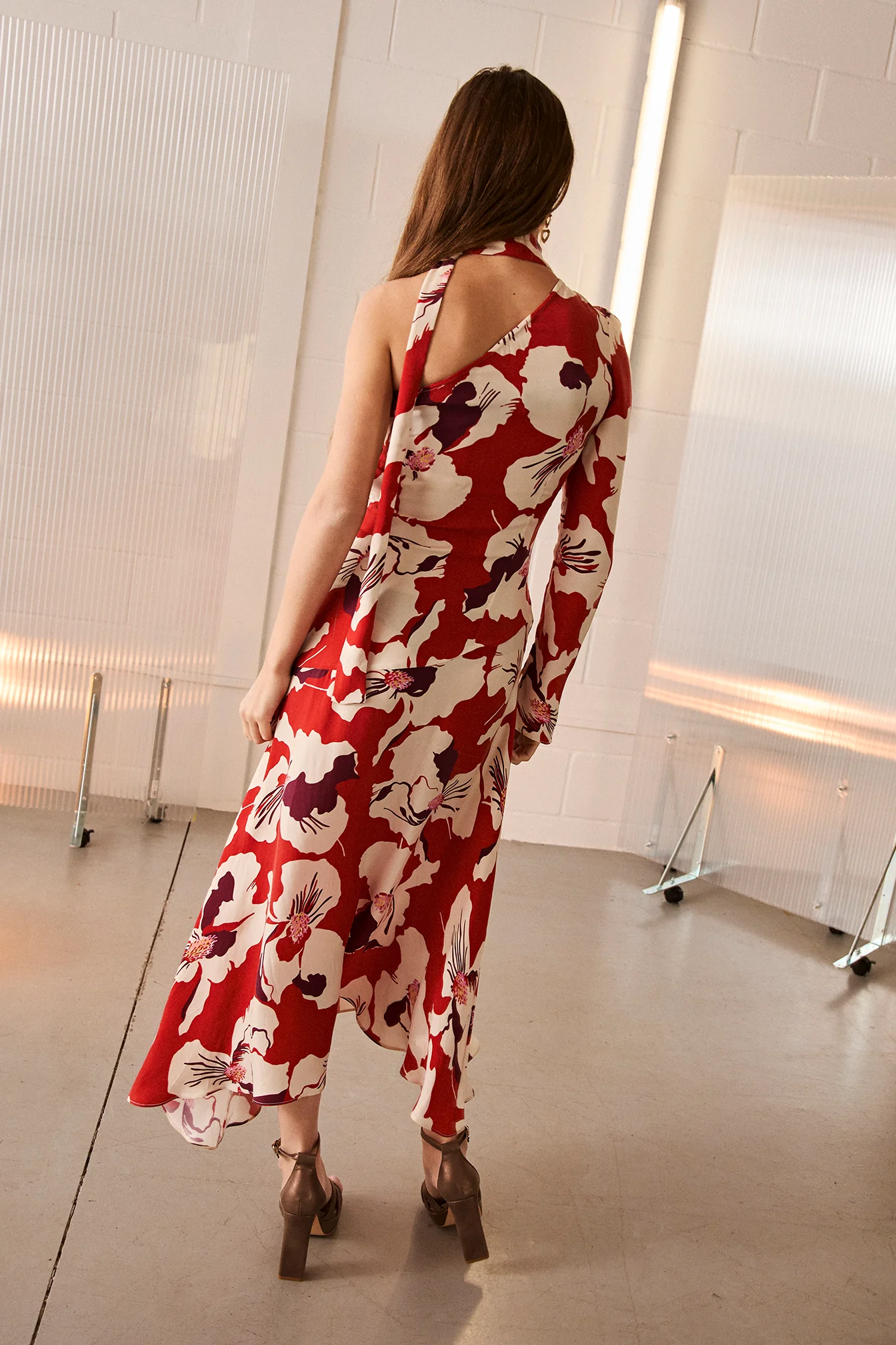 VESTIDO MIDI ASIMETRICO ARIEL - Image 3