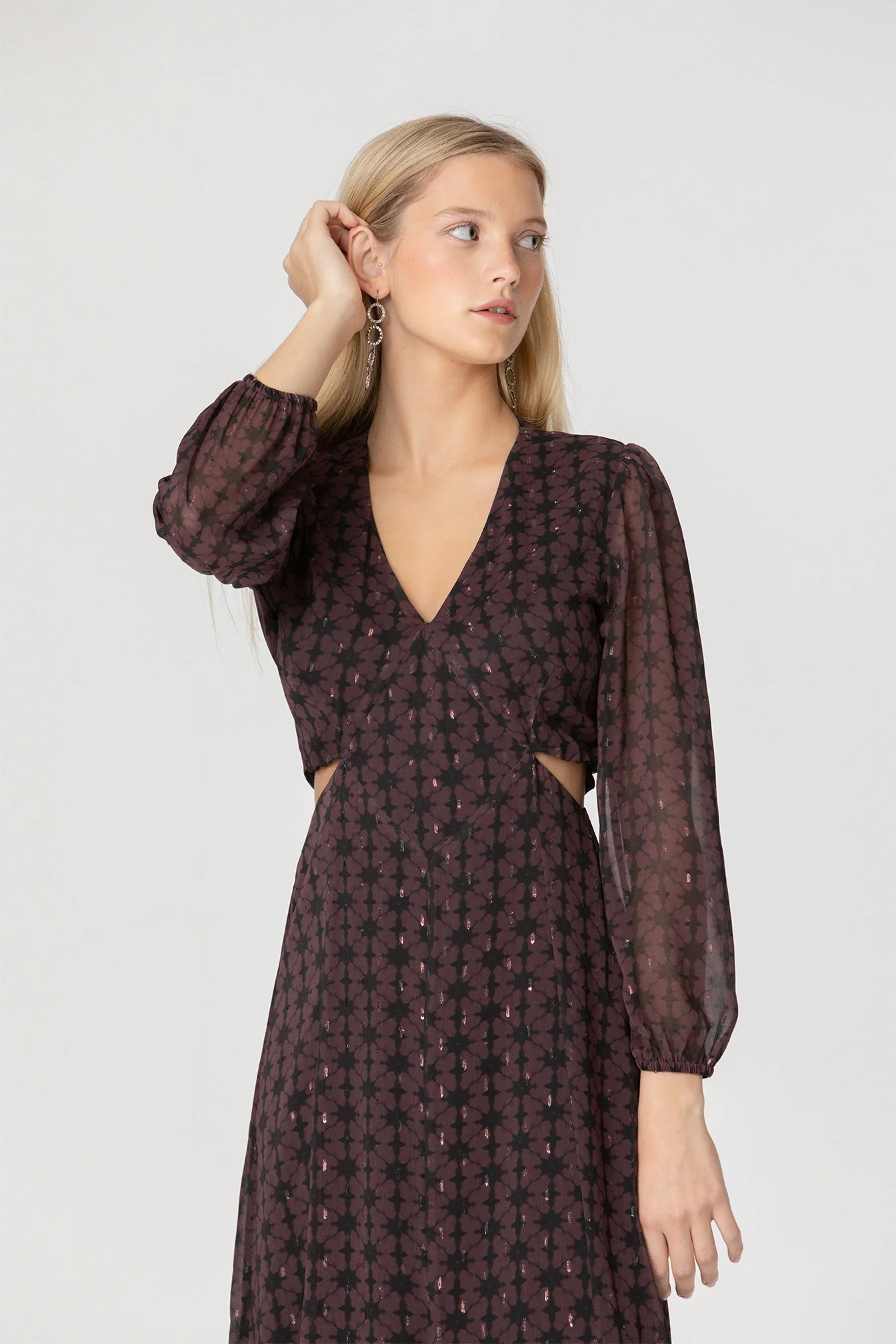 VESTIDO MIDI ESCOTE PICO CUT OUT - Image 4