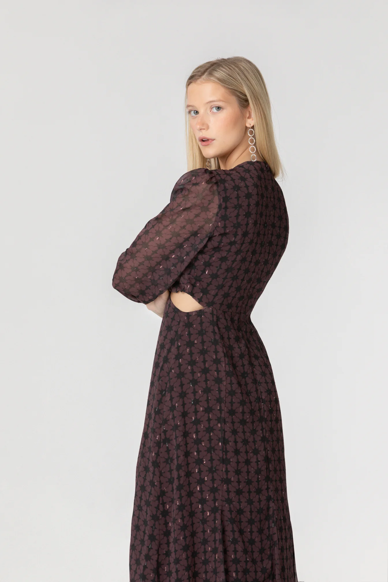 VESTIDO MIDI ESCOTE PICO CUT OUT - Image 6
