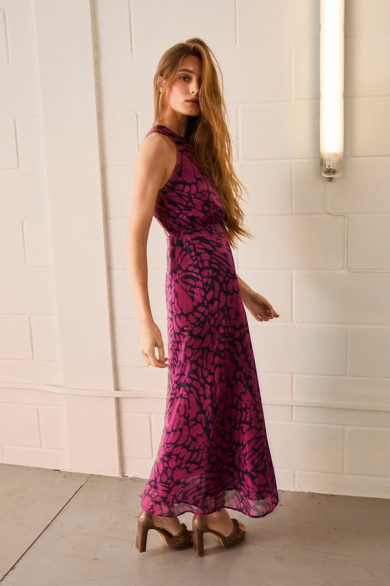VESTIDO MIDI HALTER VICTORIA - Image 3